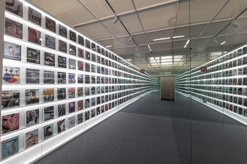 「《LFI》檔案館」位在鏡面展間呈現視覺。 「《LFI》檔案館」位在鏡面展間呈現視覺。