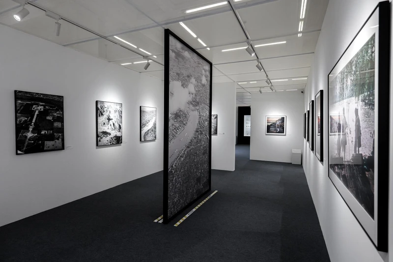 壓軸的「百年影像」展區,由攝影評論家顧錚策展。 壓軸的「百年影像」展區,由攝影評論家顧錚策展。