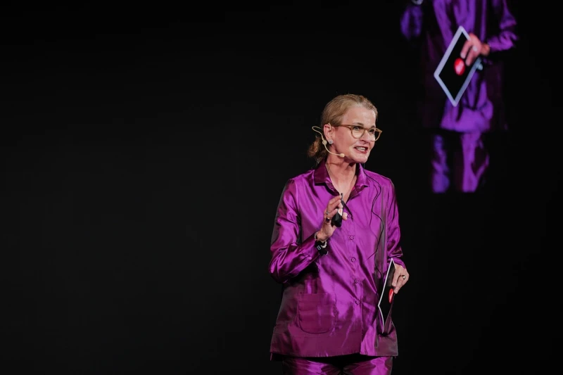 Leica Galleries International 的藝術總監與首席代表 Karin Rehn-Kaufmann 女士。 Leica Galleries International 的藝術總監與首席代表 Karin Rehn-Kaufmann 女士。