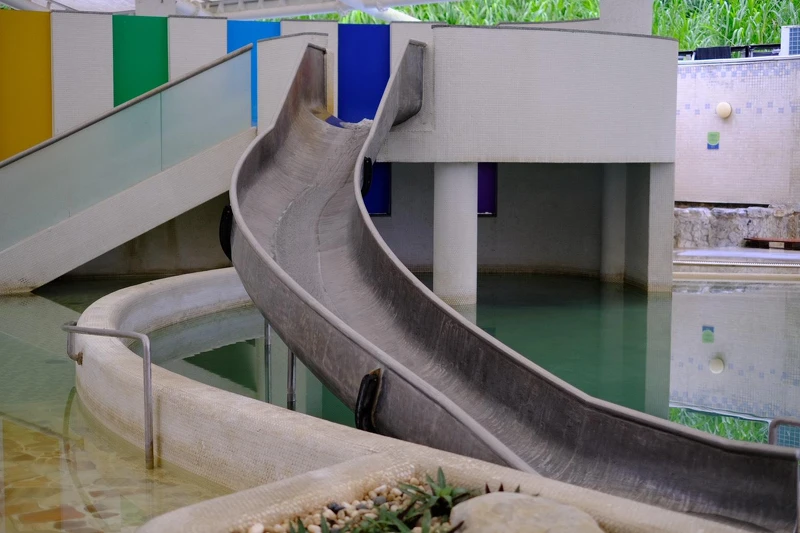 還有滑水道可以體驗 還有滑水道可以體驗