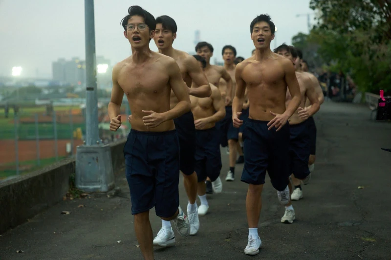 《進行曲》中管樂隊的每個成員都有好身材極高顏值。 《進行曲》中管樂隊的每個成員都有好身材極高顏值。