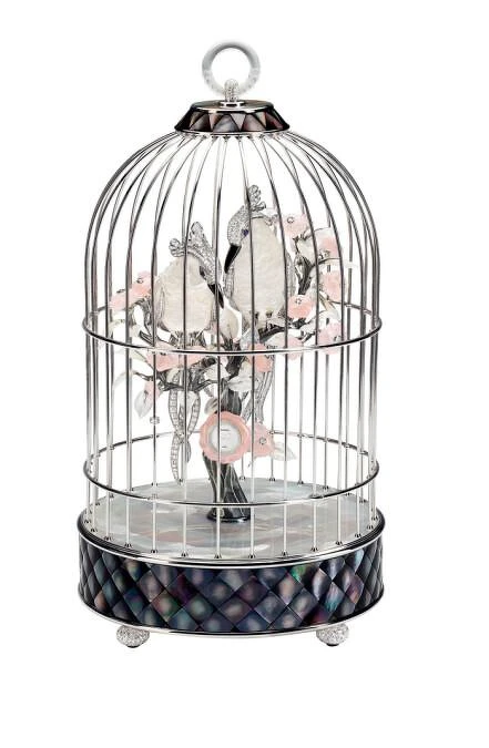 Coco Chanel 女士康朋街寓的鳥籠為靈感的The Bird Cage珠寶座鐘