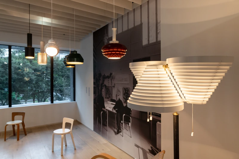 阿爾瓦．阿爾托重視光的特性，常為建築設計專屬燈具 ©忠泰美術館
