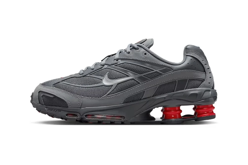 Nike Shox Ride 2 'Smoke Grey University Red' 配色，具備可視 Max Air 氣墊與 Shox 緩震柱