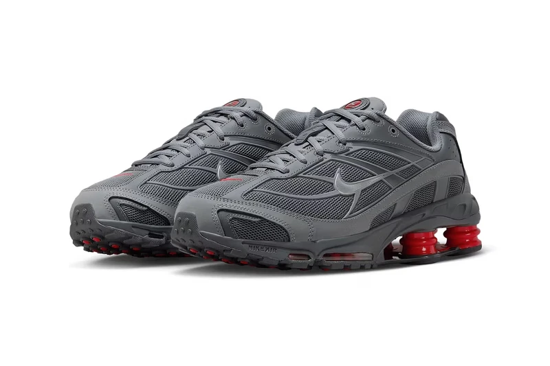 Nike Shox Ride 2 'Smoke Grey University Red' 鞋底設計，展現其高抓地力特性