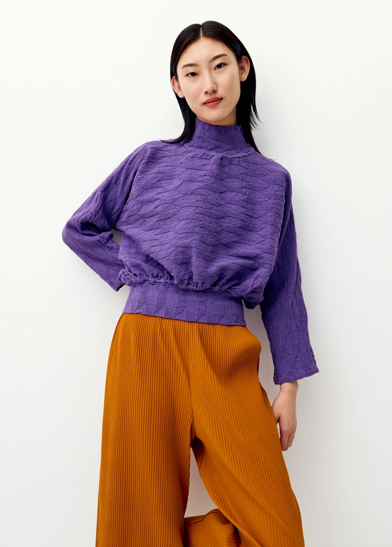 KNIT LIKE CLOTH高領長袖上衣、FINE KNIT PLEATS COLOR 2寬管褲。 KNIT LIKE CLOTH高領長袖上衣、FINE KNIT PLEATS COLOR 2寬管褲。