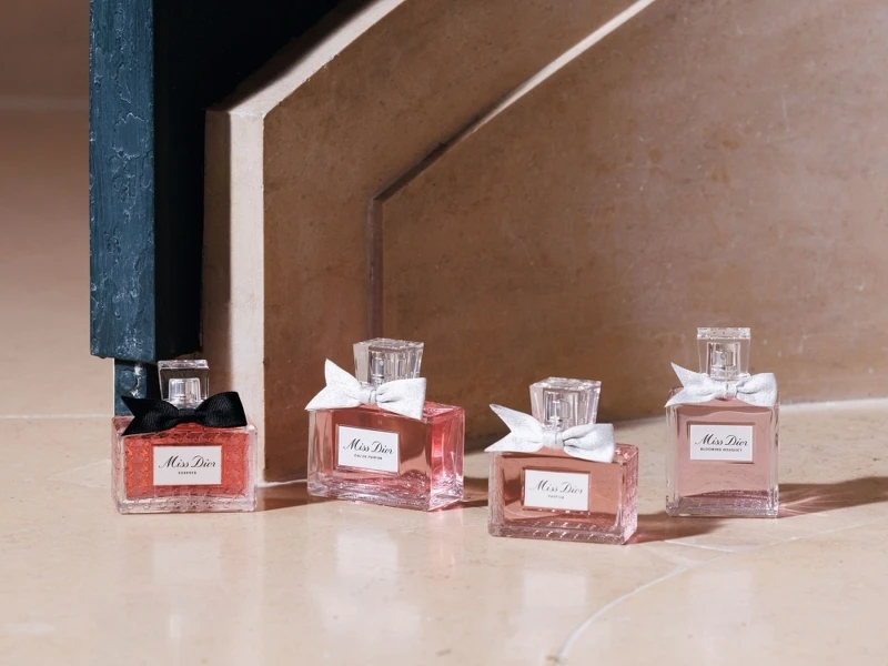 Miss Dior極緻香精2025年廣告幕後花絮。