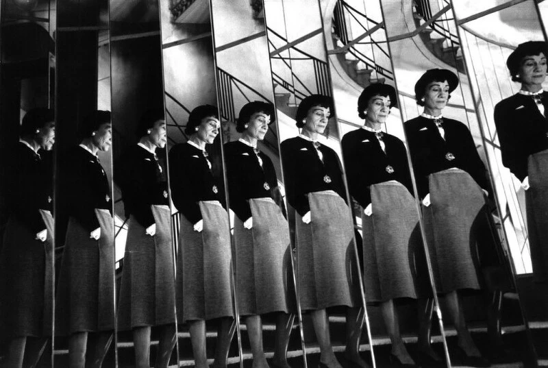 香奈兒巴黎康朋街31號的經典迴旋鏡梯 香奈兒巴黎康朋街31號的經典迴旋鏡梯