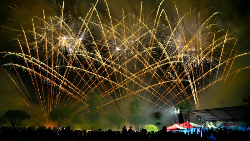 「2025台中石岡熱氣球嘉年華」會施放8分鐘煙火秀! 「2025台中石岡熱氣球嘉年華」會施放8分鐘煙火秀!