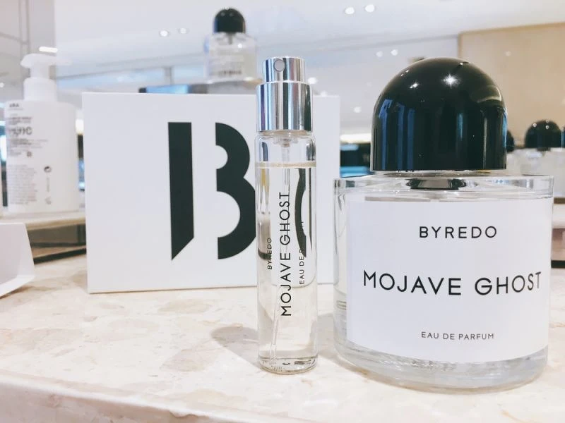 BYREDO 淡香精12ml隨身瓶與100ml的尺寸比起來顯得很精緻。 BYREDO 淡香精12ml隨身瓶與100ml的尺寸比起來顯得很精緻。