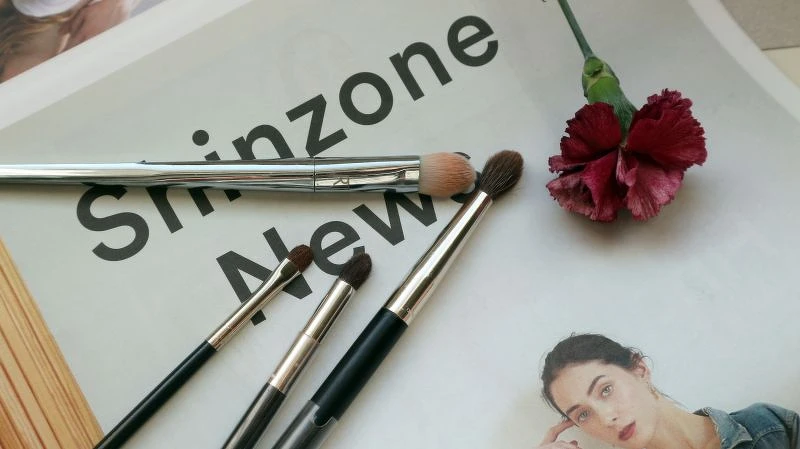 (由左至右)Real Techniques Bold Metals 200 Oval Shadow、MAC Mini Shader Brush 228、NARS Eye Contour Brush 14與Precision Blending Brush 13