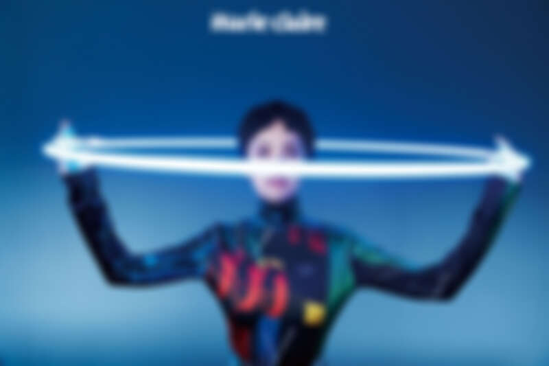 圖騰高領上衣、圖騰皮革裙,all by Louis Vuitton。