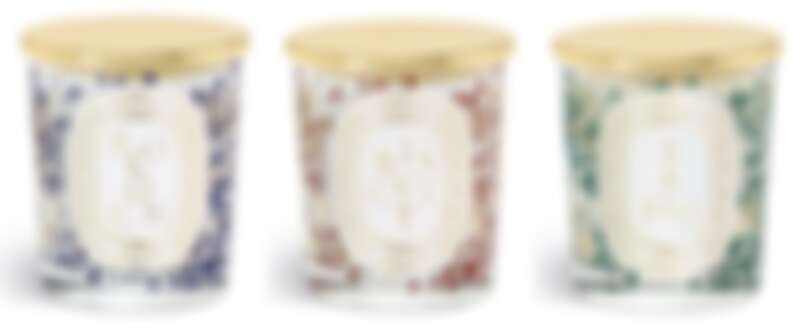 diptyque 2021聖誕系列香氛蠟燭(左起Flocon靛晶冬雪、Biscuit紅輝曲奇、Sapin墨翠冷杉)70g，NT1,400、190g，NT2,450