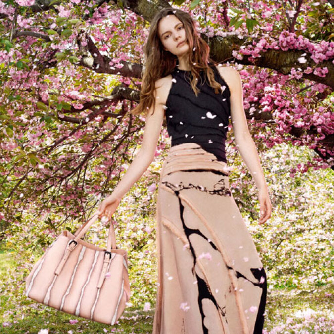 水彩般的色感帶上迷人的印花 Bottega Veneta紐約植物園綻放早春氣息
