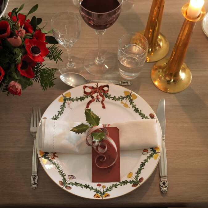 不再只是普通瓷盤！皇家哥本哈根經典聖誕系列餐具組點綴聖誕氛圍