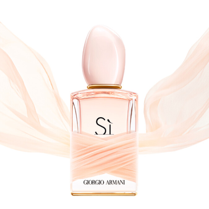 GIORGIO ARMANI 最新淡香精《SÌ》，跟凱特布蘭琪一起披上柔美粉紅輕紗