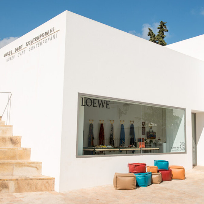 LOEWE 於西班牙伊比薩當代藝術博物館 開設夏季限定店！