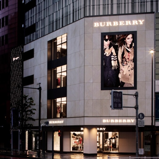 Burberry在日本新宿全新展店，外頭還有巨大無比的LED螢幕