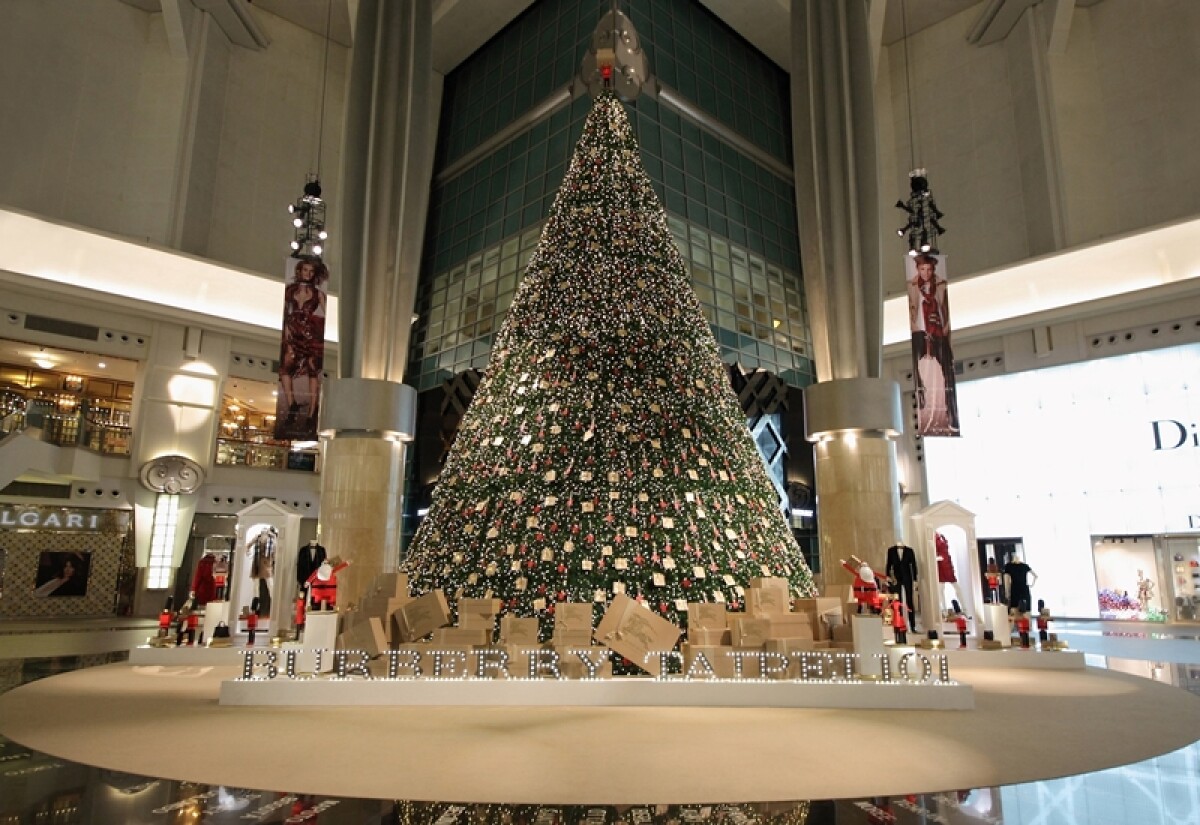 聖誕造景必朝聖！BURBERRY超大聖誕樹降臨台北101