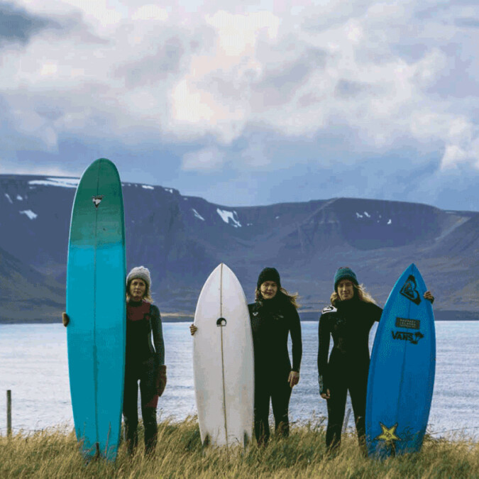 冰天雪地裡的冒險生活——冰島衝浪樂活女性