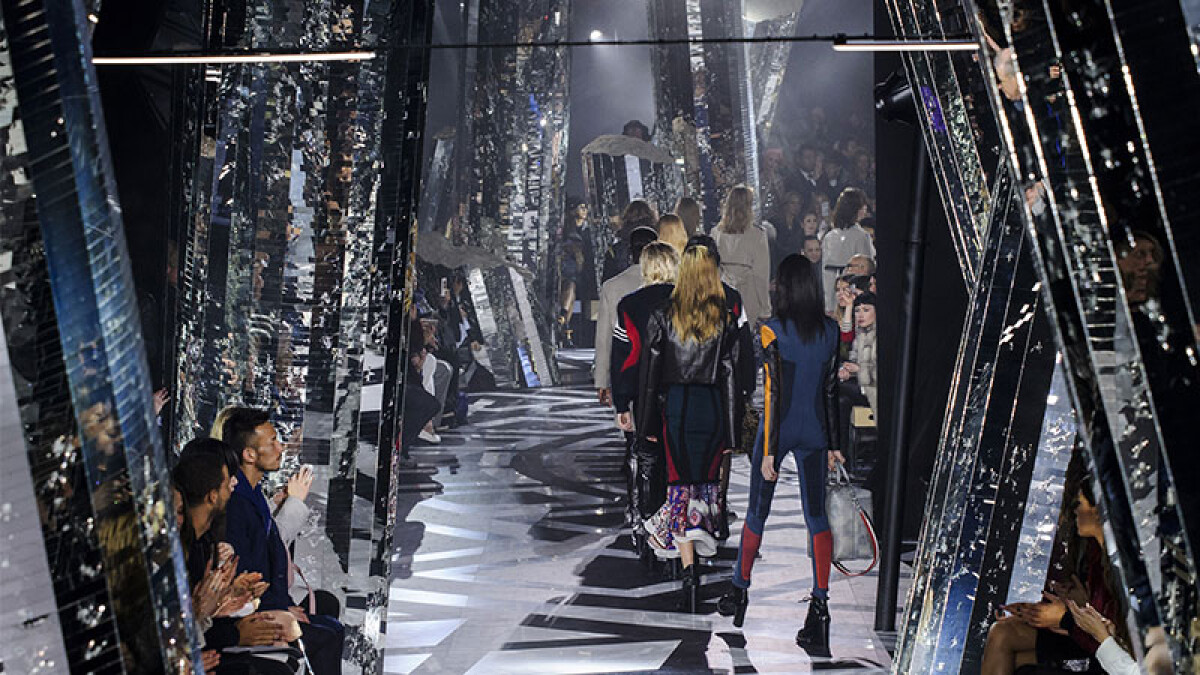 【巴黎時裝週】Louis Vuitton秋冬玩考古！20萬面碎鏡子打造迷幻的失落之城