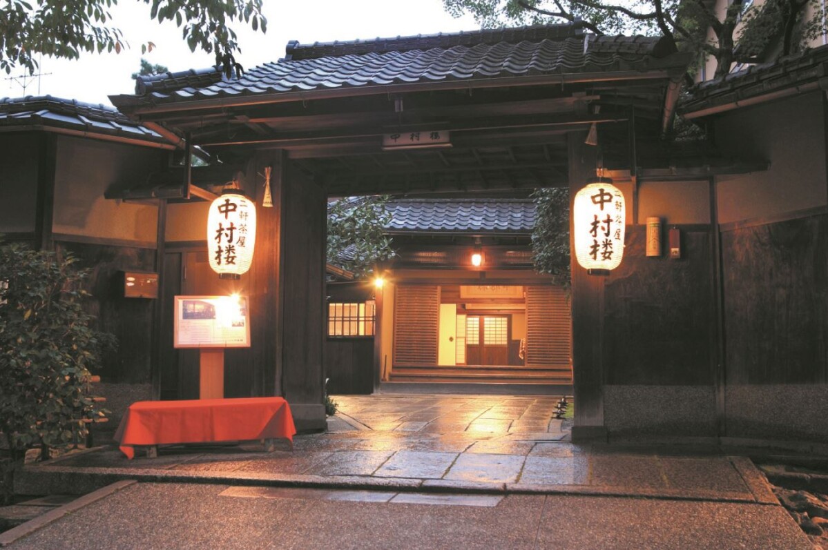 《京都百年老舖》嚴選老店，帶你進入最深入的京都旅行