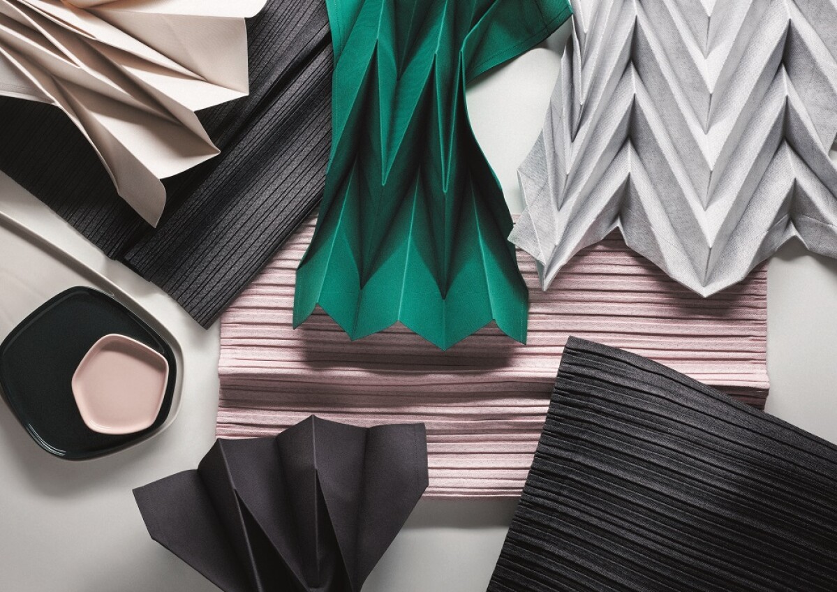 春天最精彩的跨界設計Iittala X Issey Miyake三宅一生 織品、餐墊、手拿包，用石灰粉嫩色系點亮你的餐桌！