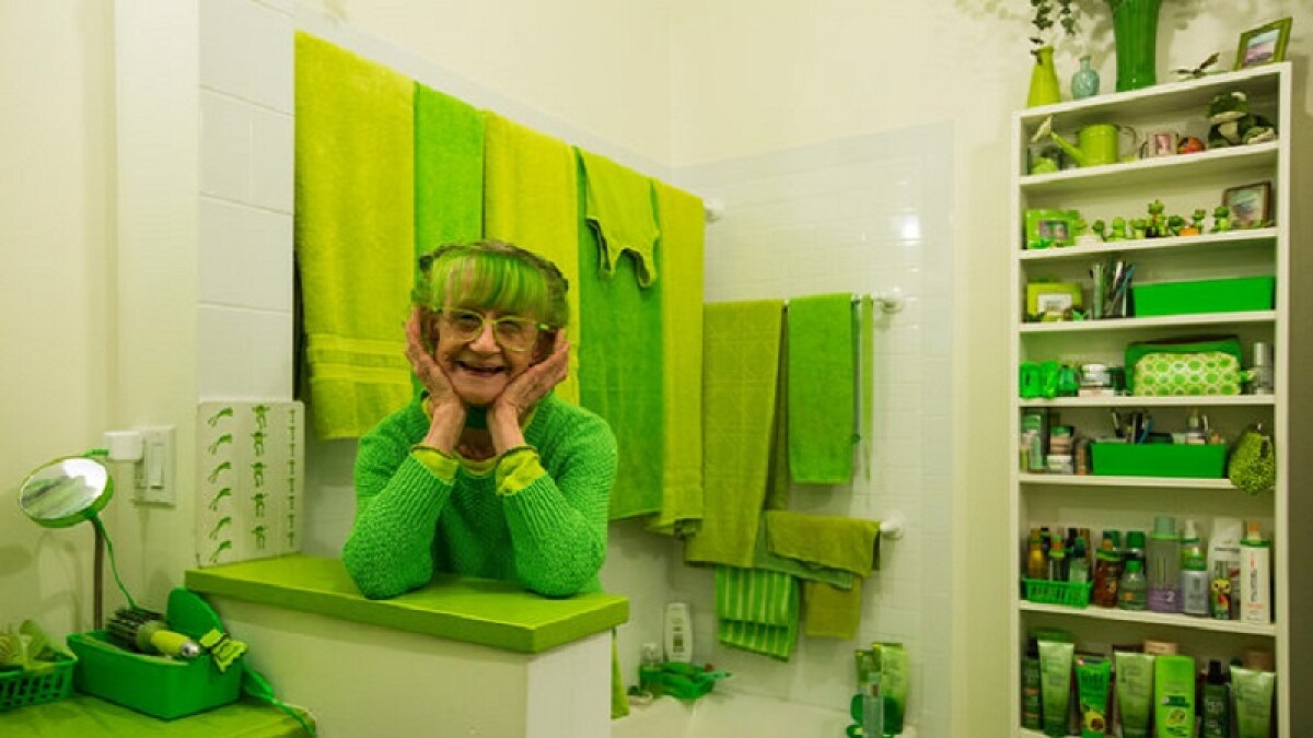 綠到深處無怨尤！紐約74歲藝術家奶奶打造自己的綠色天地，「綠色是最有正能量的快樂顏色」！