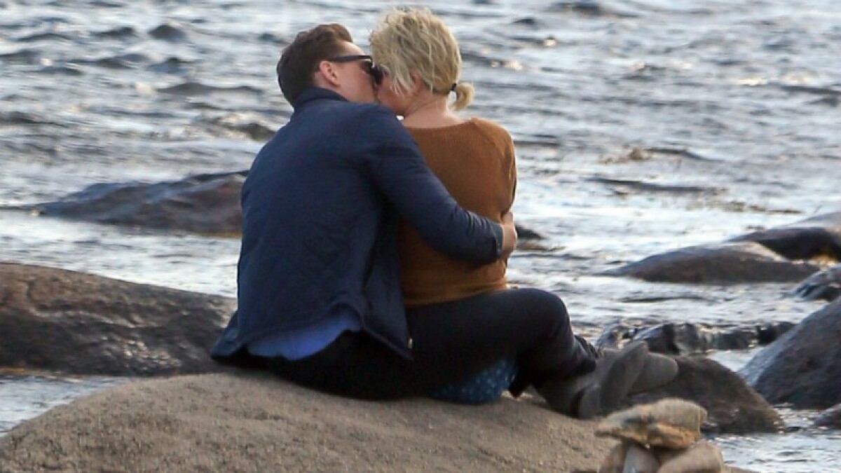 「洛基」死會了！泰勒絲搭上男神 海邊浪漫擁吻