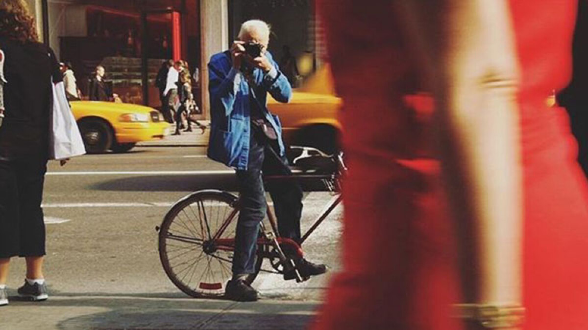 跟他的溫暖微笑說再見！紐約街拍攝影大師——比爾・康寧漢辭世