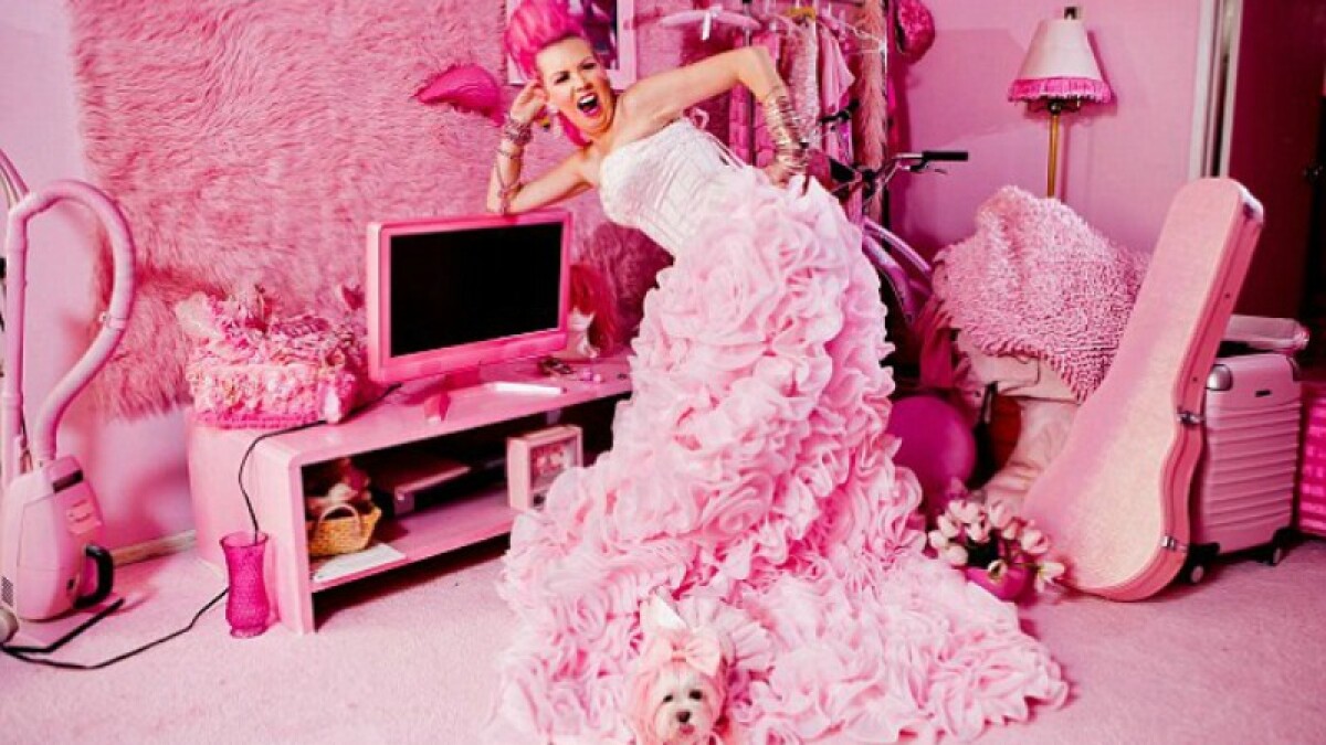 「當身上只有粉紅色時，我感到很堅強！」全世界最霸氣的52歲粉紅少女