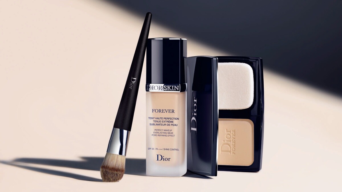輕輕掃過毛孔真的完全隱形！Dior推出夏季底妝超完美絲絨粉餅，綻放極緻柔嫩的霧光