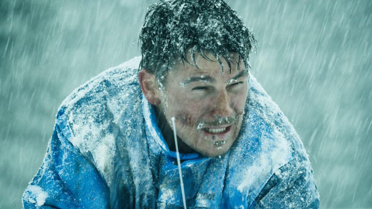 飢餓受凍在雪山中奇蹟存活8天！改編前奧運選手真實故事，又一動人生存新片《我要活下去》