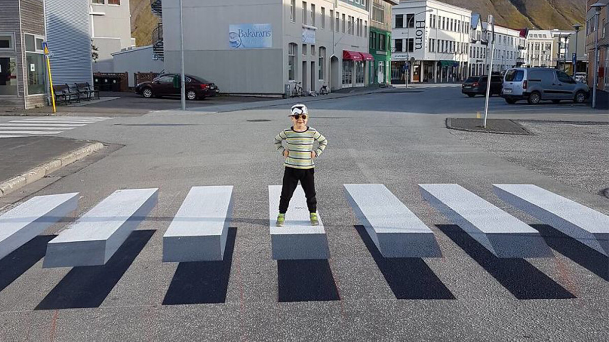 拒絕馬路三寶！冰島小鎮打造「3D錯覺」懸浮斑馬線要你注意行車安全