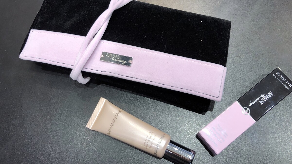 加入玫瑰光粉體，Giorgio Armani全新CC霜打造「絲絨玫瑰光」妝容，還有超限量的粉裸絲絨後台化妝包組合