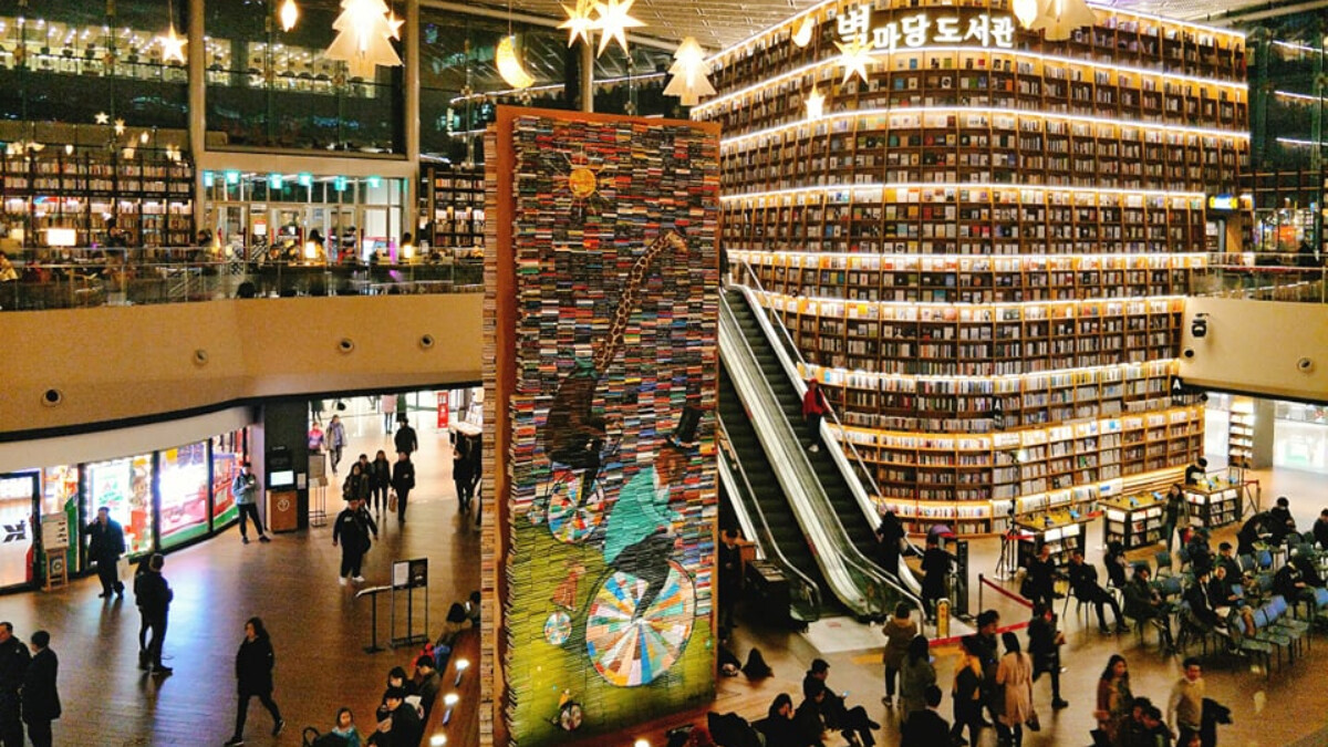 看不懂韓文書也沒關係！閨蜜們，聖誕節來韓國首爾一定要到「星光庭院圖書館」拍超水的網美照~