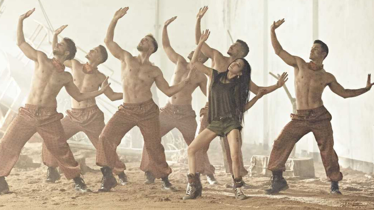 Jolin蔡依林新MV太養眼！〈你也有今天〉找來32位肌肉半裸猛男：｢獻給所有的姊妹們，看你喜歡哪一位，猛男隨你挑！」