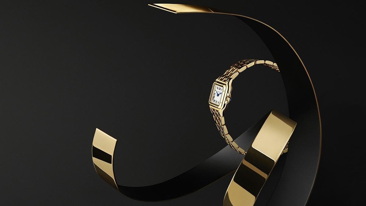 女人最想要的完美時尚配件！是時計也是珠寶的Panthère de Cartier方型腕錶，讓妳同時擁有經典風格與奢華魅力！