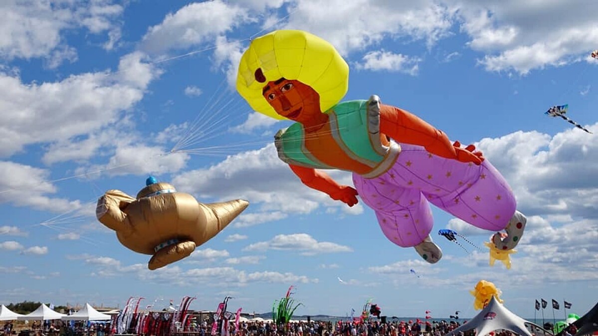 週末必衝「2019桃園國際風箏節」！阿拉丁、6米長頸鹿打造空中童話故事，表演活動與交通總整理