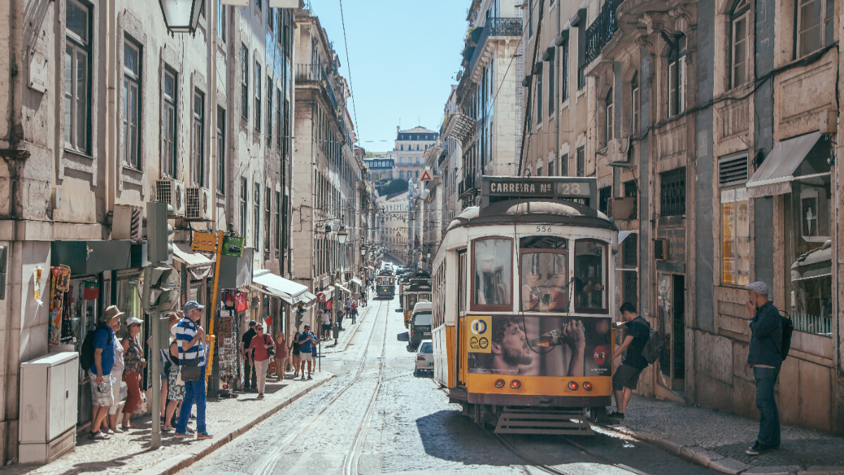 【歐洲旅行】最美的歐陸城市！花磚、葡式蛋塔和海，在葡萄牙享受街頭的浪漫