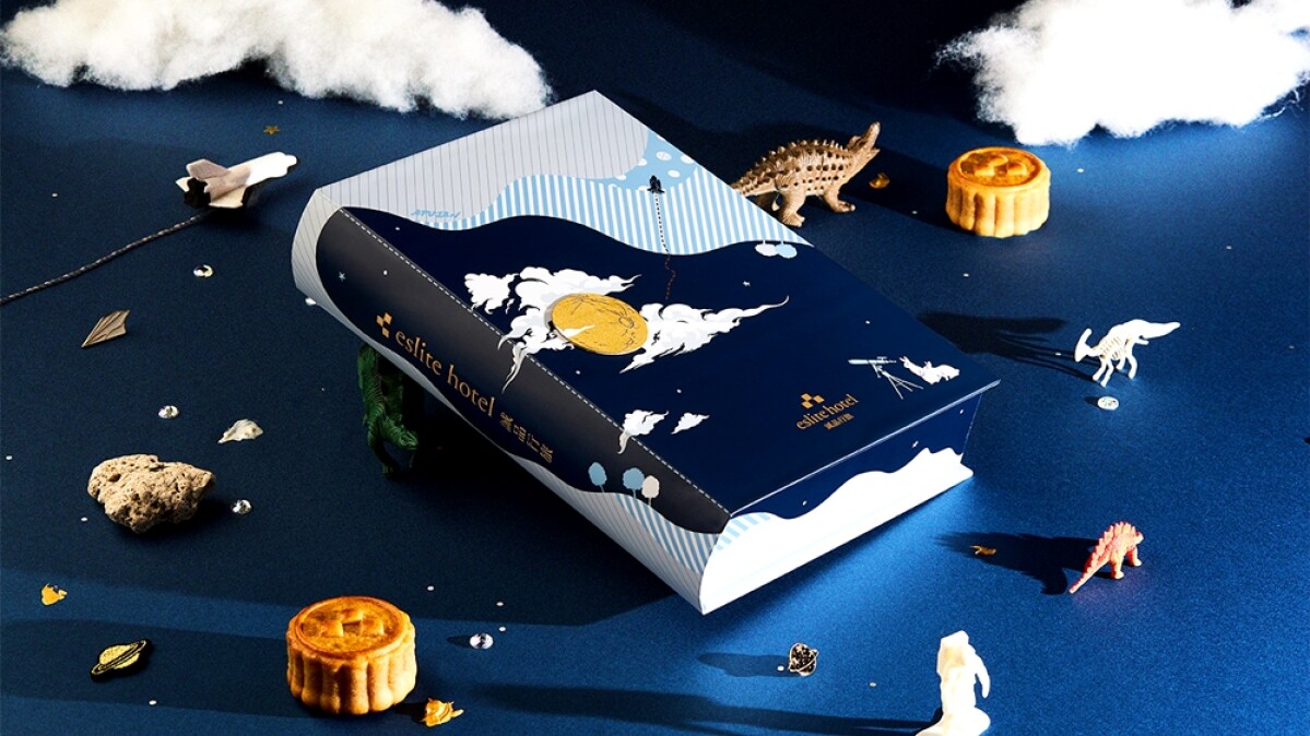 最美中秋禮盒！誠品行旅X設計師品牌APUJAN詹朴推「看月亮的兔子」月餅禮盒，異材質拼接、雲彩中還藏彩蛋