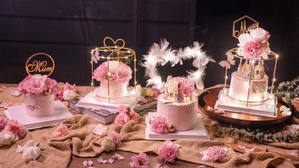 最美的母親節蛋糕！福岡人氣第一鬆餅推出4款絕美系蛋糕，加入玫瑰，皇冠、羽毛奢華度破表