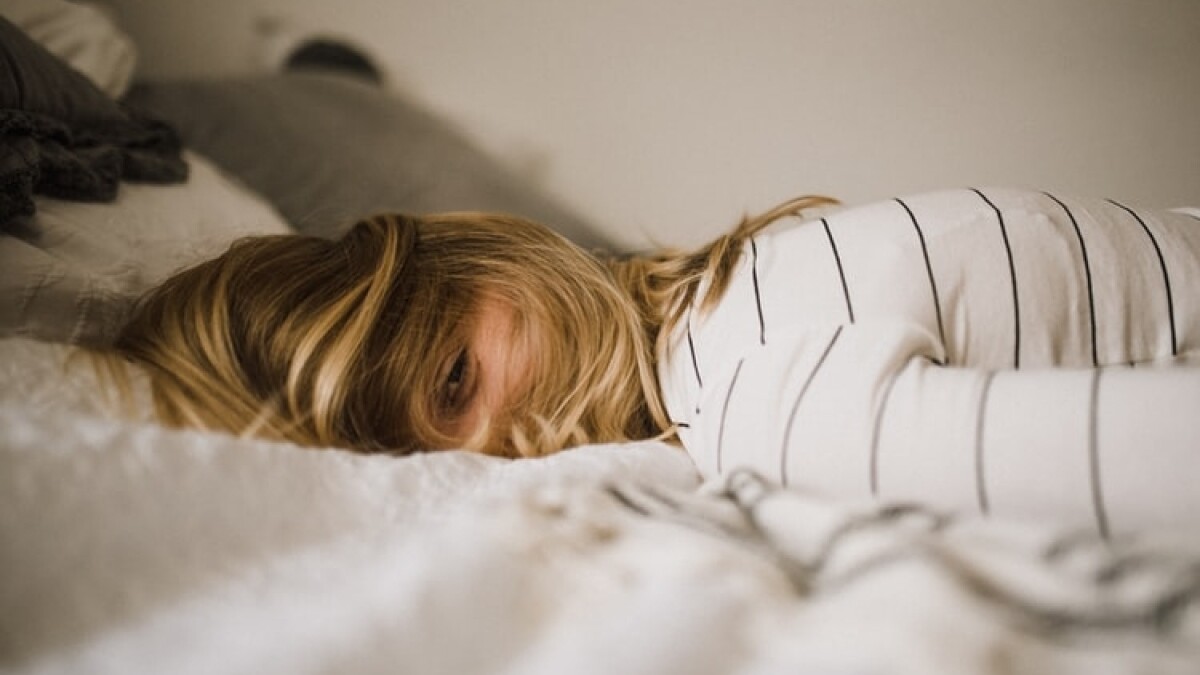 長期失眠到精神崩潰？睡覺前必做10大撇步＋「躺床2技巧」，助你放鬆入夢鄉