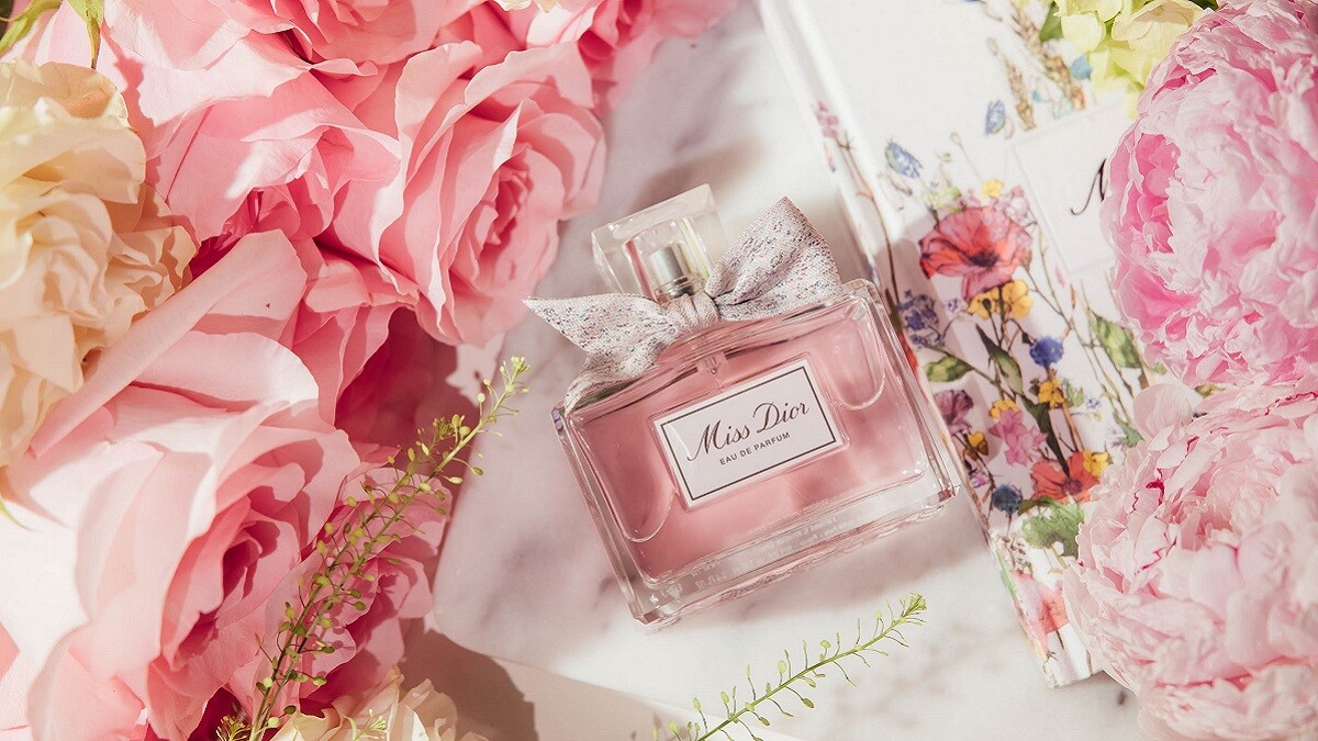 喚醒你的愛！Miss Dior高訂規格訂製專屬、用迷人格拉斯玫瑰香氛傳達浪漫心意～快聽女人最愛的告白話語有哪些？ 