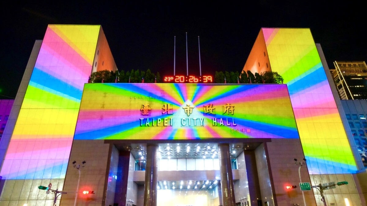 愛最大！臺北市政府「彩虹光雕秀」5大主題、播放時間等資訊一次看