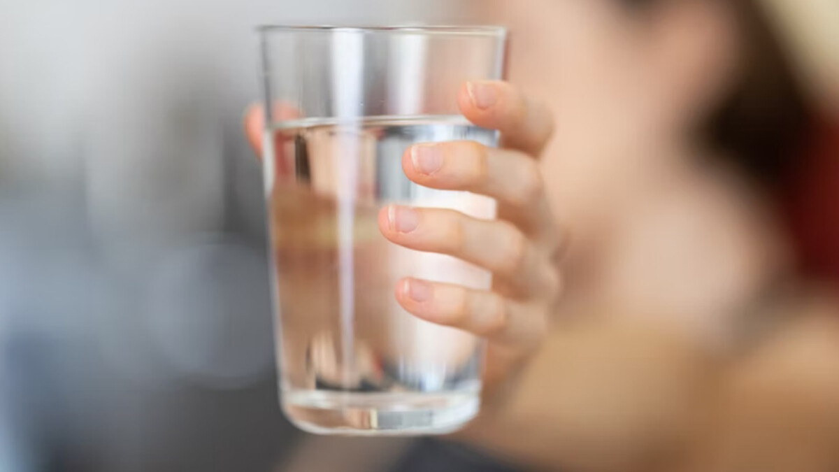 為什麼喝水可以減肥？要在什麼時間點喝水最有效？腸胃科醫師親授「53535減肥法」教妳靠喝水瘦下來！