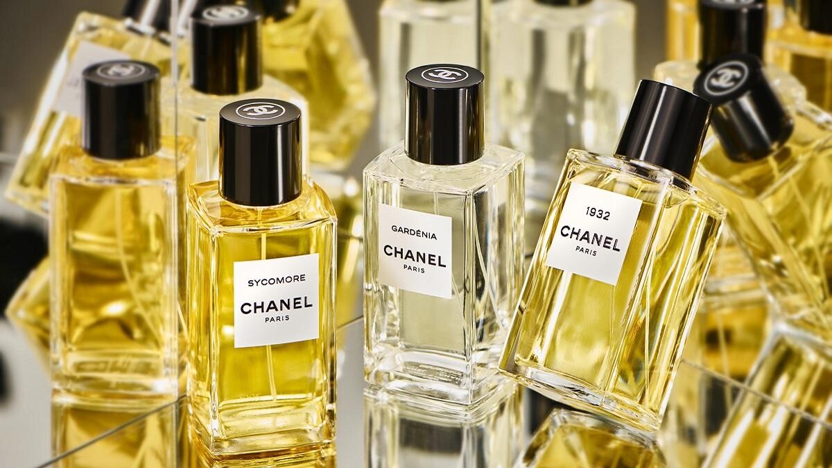 循著香氣，一探香奈兒奢華美學殿堂！香奈兒Les Exclusifs精品香水系列，每一款都是一則迷人故事，更是蘊藏雋永時尚與香氛藝術的跨世代經典。
