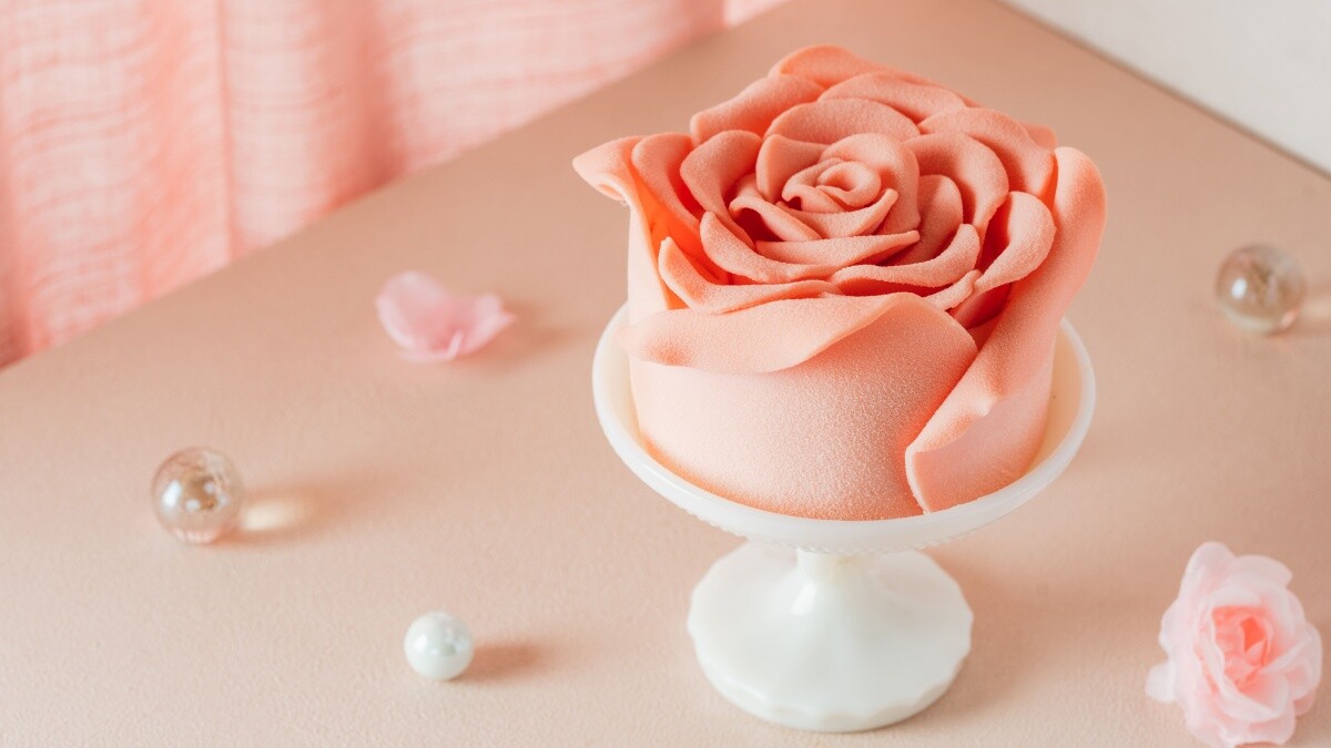 七夕情人節蛋糕推薦！BAC「玫瑰女王」超擬真粉色玫瑰，瞬間擄獲芳心