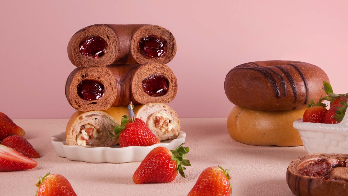 好丘全新口味「草莓巧克力貝果」大人系戀愛來襲，草莓厚醬甜點「踏雪尋莓」限量升級回歸