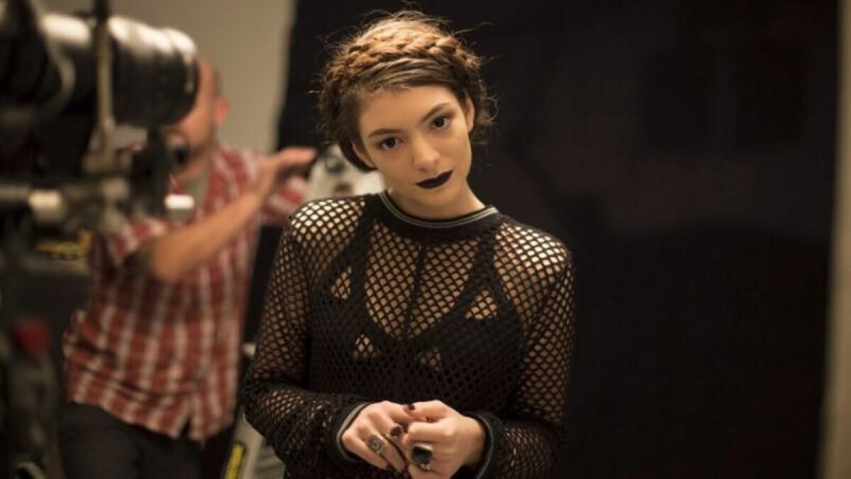 男友被種族歧視？2013年唱片圈最強天才少女Lorde慘遭網友攻擊！
